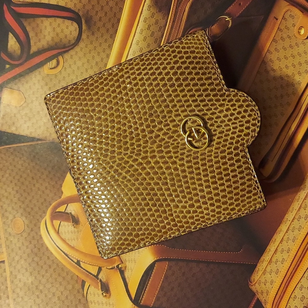 Super rare Gucci lizard coin/change holder in great vintage condition! Late 70's